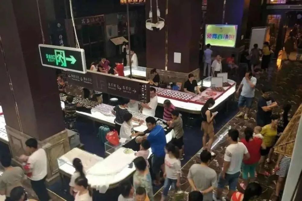 翡翠|几百块的珠宝玉石真真假假，千万不要买到最后两种！