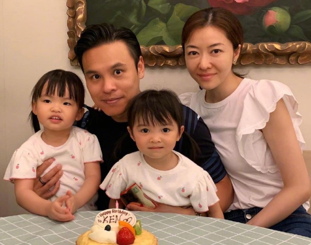 熊黛林|豪宅大得能打高尔夫？熊黛林晒亲子乐，双胞胎女儿颜值差距越来越明显