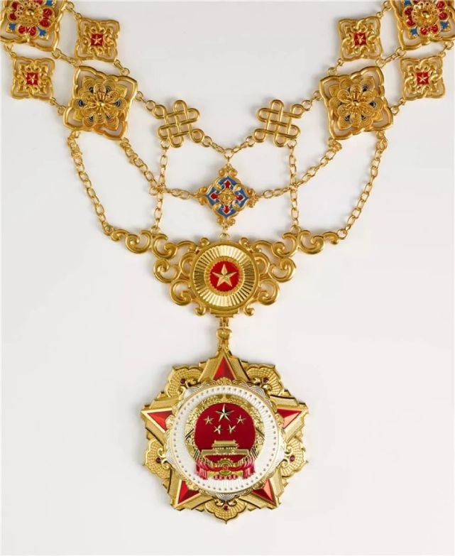 钟南山脖子上的共和国勋章,全国只有9人佩戴!