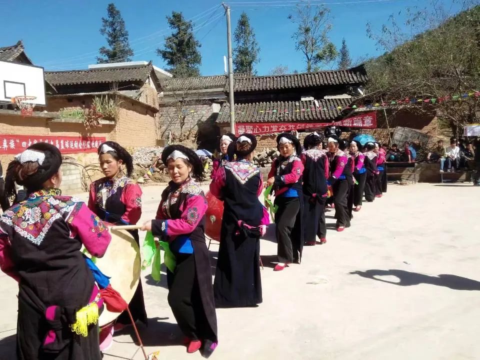 彝族刺绣彝族剪纸来源:绿春文化和旅游(欢迎把身边的彝族人,彝族事发