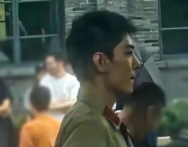 复出|肖战即将复出？拍《王牌》被频繁路透，卑微“求饶”却适得其反！