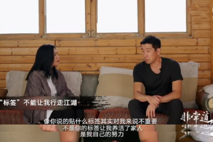 王千源|王千源谈鹿晗演技，却暴露出拿天价片酬原因，这才是真实的他