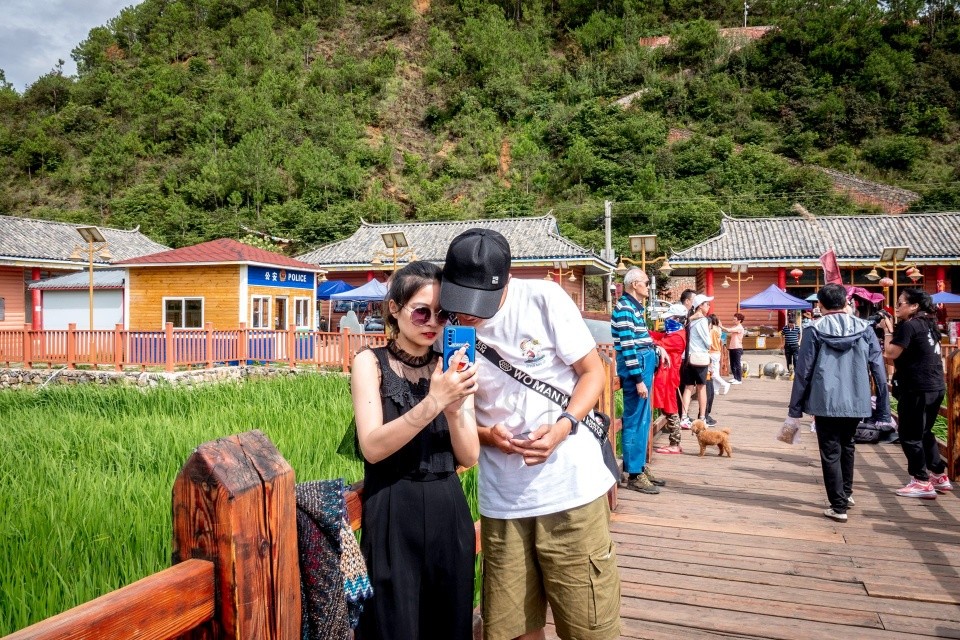 泸沽湖走婚桥:本为土司打仗所用,成了摩梭族阿夏走婚的浪漫步道_腾讯