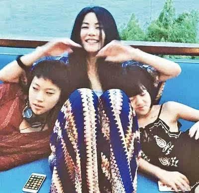 王菲|51岁王菲直播上热搜：“自私”的女人，凭什么活得最漂亮？