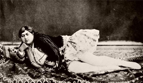 埃斯马特公主|波斯“最美”公主，追求者为她大打出手，真实长相曝光网友崩溃了