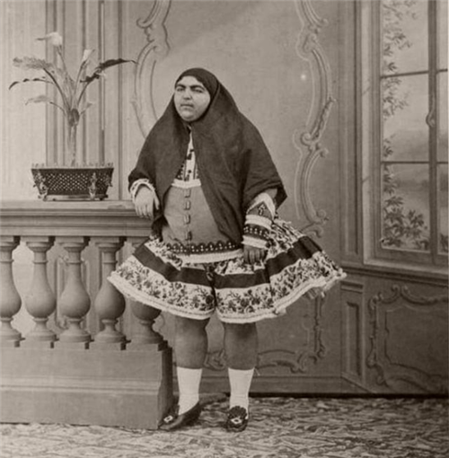 埃斯马特公主|波斯“最美”公主，追求者为她大打出手，真实长相曝光网友崩溃了