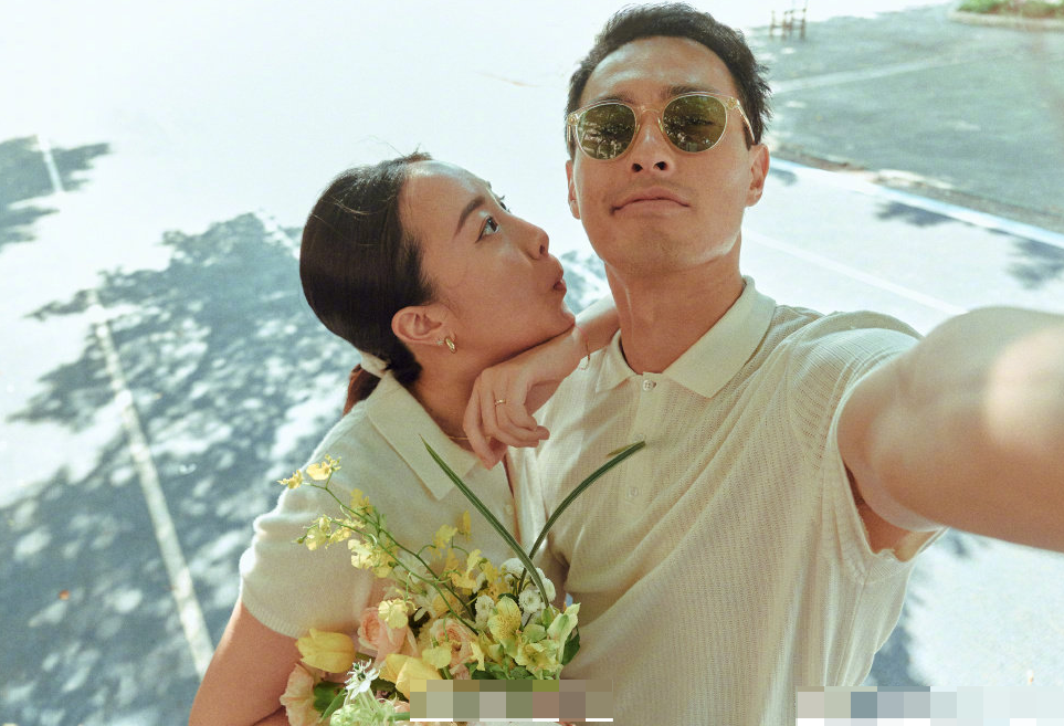 杨佑宁晒与妻子照片郭采洁却上热搜不能各自美丽吗