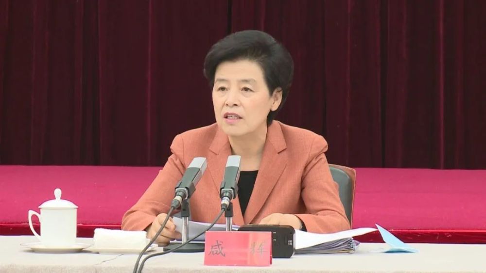 自治区党委政府召开庆祝第36个教师节座谈会 陈润儿出席并讲话 咸辉