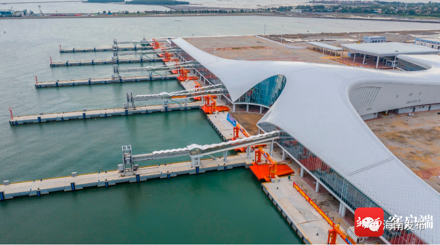 于今年国庆启用的徐闻港区南山作业区客货滚装码头(简称"徐闻港项目")