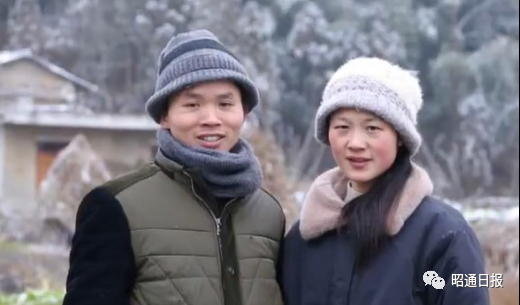 邀请学生见证他们拍婚纱照的视频在网络走红在昭通彝良海子向阳坪小学