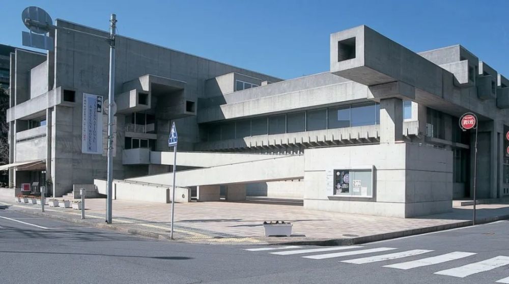 大分县图书馆矶崎新1966年设计的大分县图书馆,为他赢得了最初的名声.