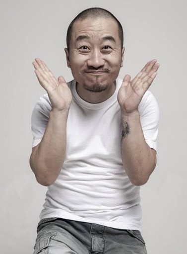 还记得射雕的周伯通吗戏后娶小16岁娇妻今儿女双全成赢家