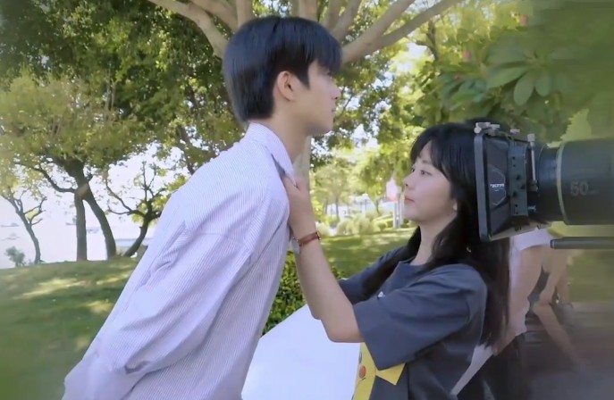 以家人之名|以家人之名：谭松韵“衣领吻”用力过猛？导演喊卡后，宋威龙表情亮了