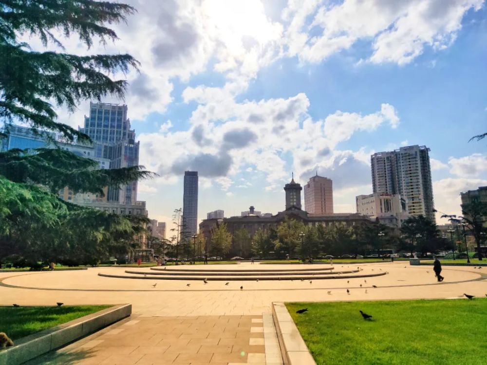 大连中山广场,东北地区最大的圆形广场