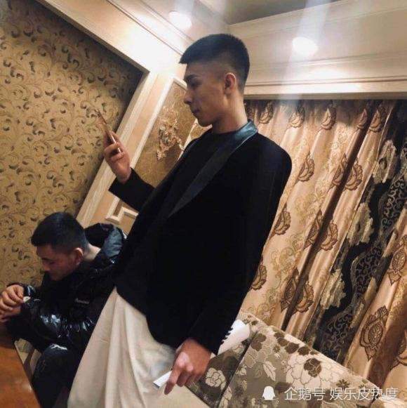 段宏楠|百万粉丝网红钓鱼碰高压线而亡，女友发文默哀，不要拿“他”消遣
