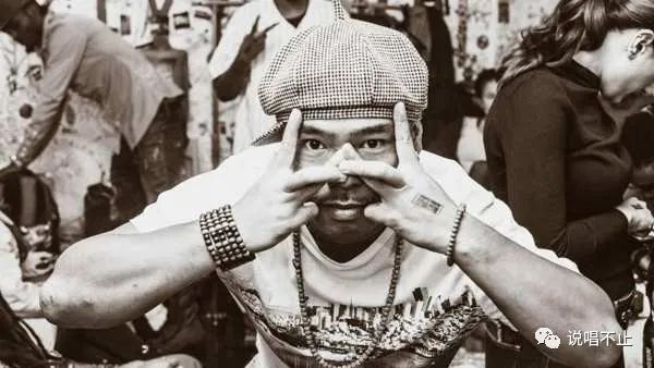 他是北京说唱代表人物,曾连续三年获得iron mic冠军