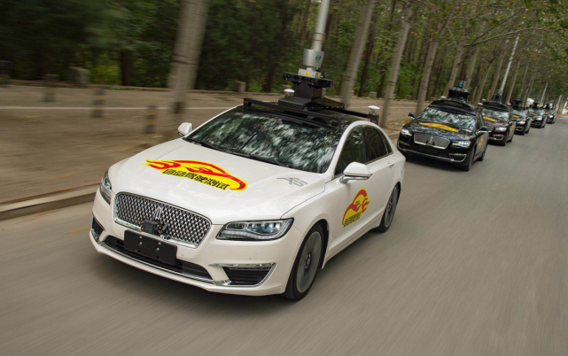“京”牌无人车上路！百度Robotaxi提供三区百个站点免费