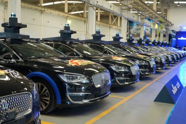 “京”牌无人车上路！百度Robotaxi提供三区百个站点免费