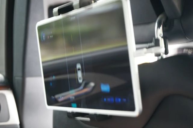 “京”牌无人车上路！百度Robotaxi提供三区百个站点免费