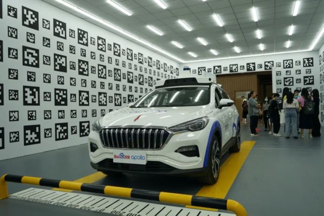 “京”牌无人车上路！百度Robotaxi提供三区百个站点免费