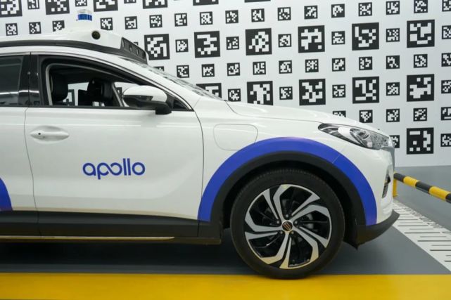 “京”牌无人车上路！百度Robotaxi提供三区百个站点免费