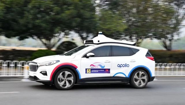 “京”牌无人车上路！百度Robotaxi提供三区百个站点免费