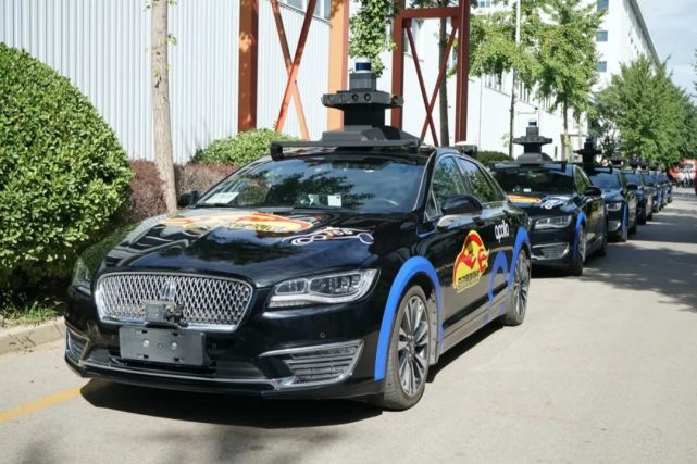 “京”牌无人车上路！百度Robotaxi提供三区百个站点免费