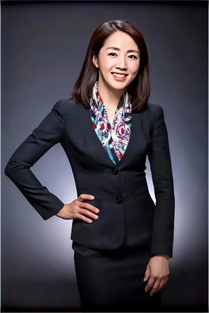 "央视最美女记者"爆红,颜值吊打半个娱乐圈,网友:妈呀,我恋爱了!