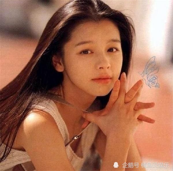 少女时期|当女星回到少女时期，钟丽缇好清纯，看到郭碧婷感叹：神仙颜值