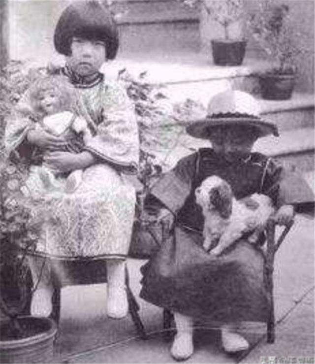 张爱玲|张爱玲为何把270万遗产给朋友，却不分给亲弟一分钱？