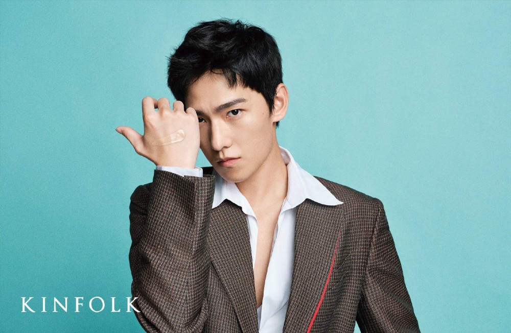 杨洋|杨洋29岁生日，KINFOLK封面来袭，登顶V榜艺人综艺榜