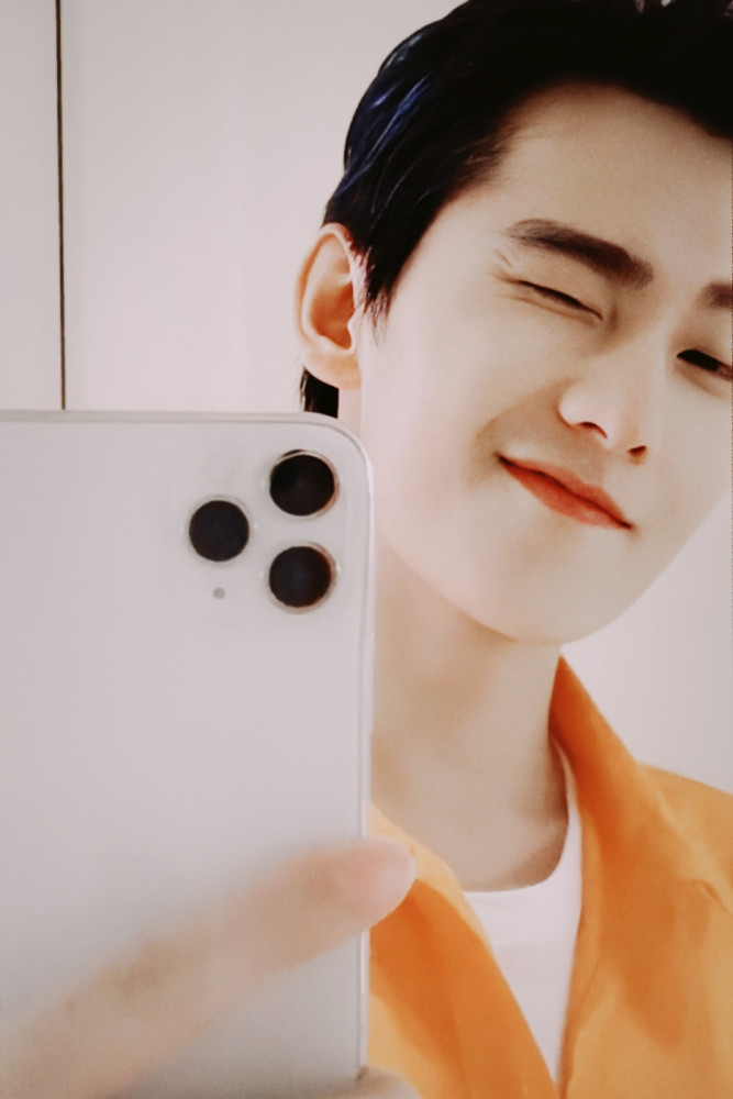 杨洋|杨洋29岁生日，KINFOLK封面来袭，登顶V榜艺人综艺榜