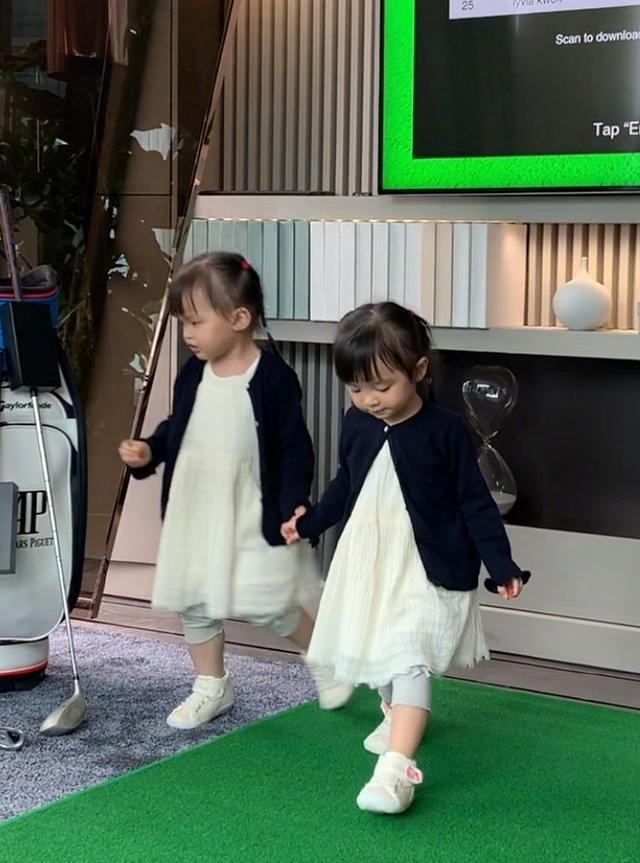 熊黛林|幸亏没嫁郭富城？熊黛林夫妇晒陪女儿玩耍照片，一家四口太温馨