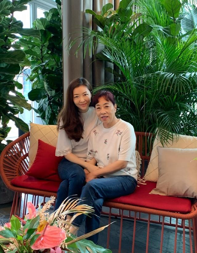 熊黛林|幸亏没嫁郭富城？熊黛林夫妇晒陪女儿玩耍照片，一家四口太温馨