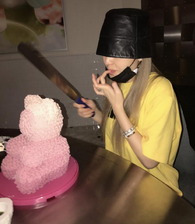 周扬青|周扬青与学长一起庆生引新恋情猜测，何超莲携窦骁助兴罕见秀恩爱