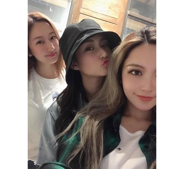 周扬青|周扬青与学长一起庆生引新恋情猜测，何超莲携窦骁助兴罕见秀恩爱