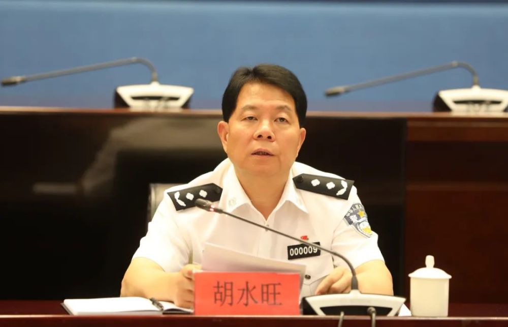 省公安厅党委委员,副厅长胡水旺参加座谈,并代表厅党委向长期以来辛勤