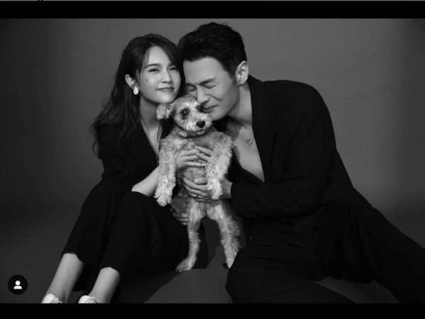 杨丞琳|杨丞琳李荣浩越来越有夫妻相，晒眯眼照撞脸后发文：夫唱妇随