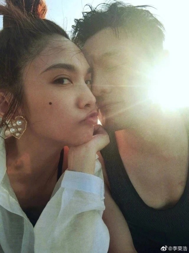 杨丞琳|杨丞琳李荣浩越来越有夫妻相，晒眯眼照撞脸后发文：夫唱妇随