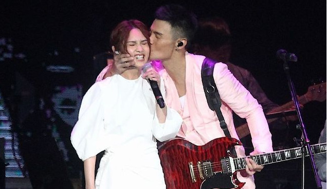 杨丞琳|杨丞琳李荣浩越来越有夫妻相，晒眯眼照撞脸后发文：夫唱妇随