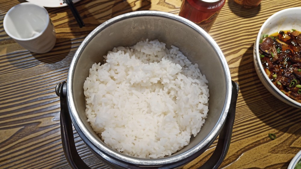 这桶米饭要是没有吃完店家会怎么处理呢