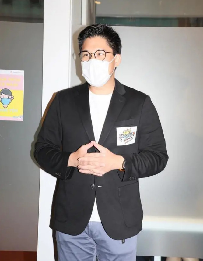 戴安娜·里格|娱乐早报丨向佐晒与郭碧婷合照庆结婚周年乔欣发文告别《在劫难逃》