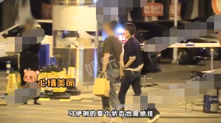 马伊琍|有新情况？马伊琍聚会室内抽烟吞云吐雾，男性好友贴心护送回酒店