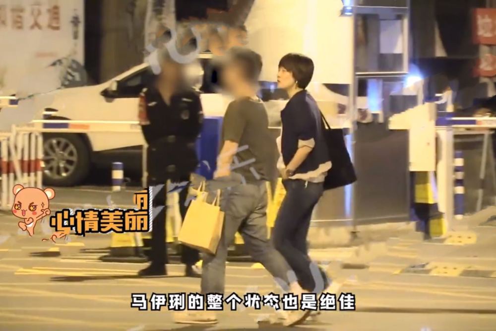 马伊琍|马伊琍室内抽烟，动作熟练似“老烟枪”，饭后一男子送他回酒店