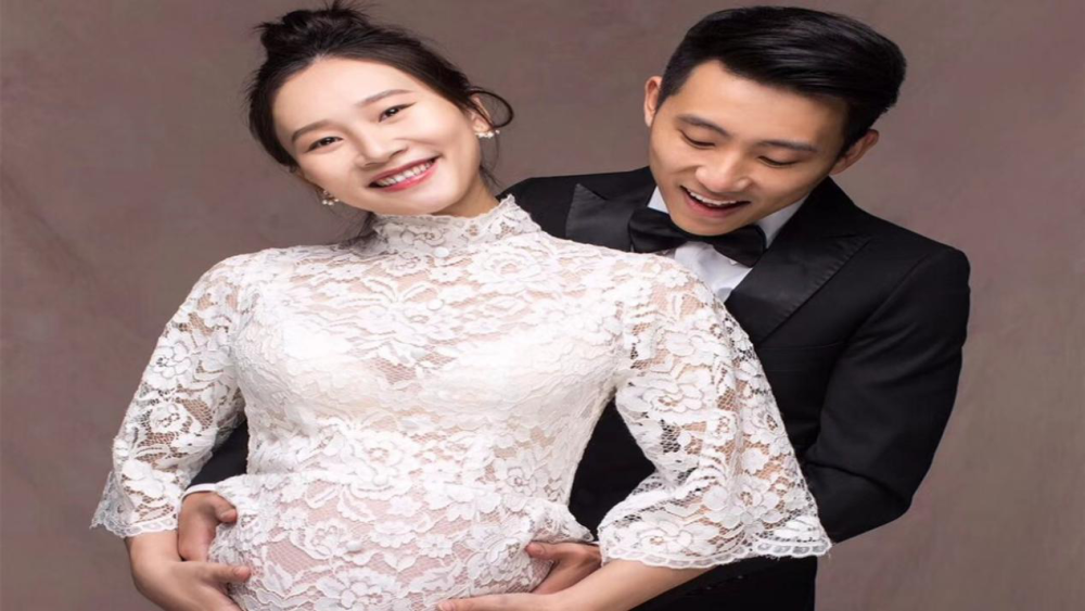 恩爱!体操张楠滕海滨晒结婚照,虽生过孩子但风韵犹存前凸后翘