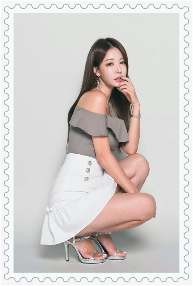 女神贞贞第1365期时尚潮流穿搭美图欣赏