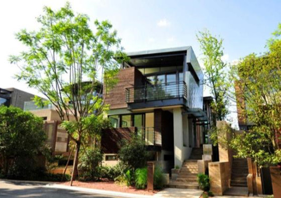 成都1.5亿天价豪宅,小区占地8300亩,买别墅还送游艇码头