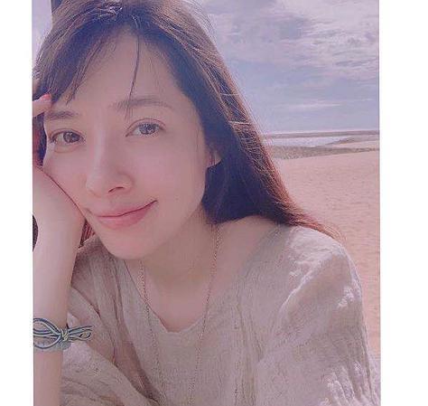 向佐|向佐晒照庆与郭碧婷结婚1周年，女方没回应，李连杰俩女儿忙点赞