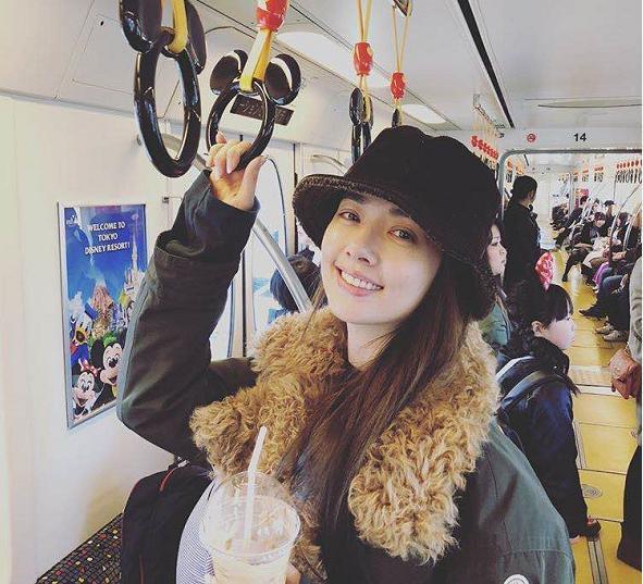 向佐|向佐晒照庆与郭碧婷结婚1周年，女方没回应，李连杰俩女儿忙点赞