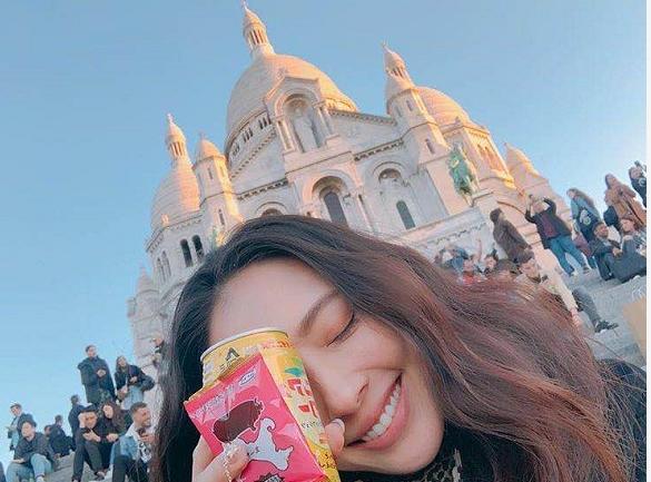 向佐|向佐晒照庆与郭碧婷结婚1周年，女方没回应，李连杰俩女儿忙点赞